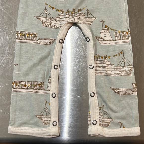 Milkbarn BAMBOO BUTTON ONESIE SHORT SLEEVE SHIPS NWT - Picture 2 of 3